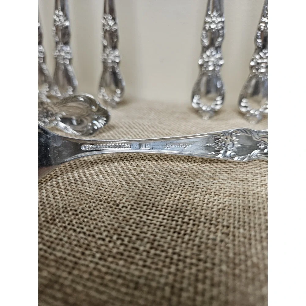Rogers Bros Heritage 1847 IS Silver Plate Silverware Set Of Dinner & Salad Forks